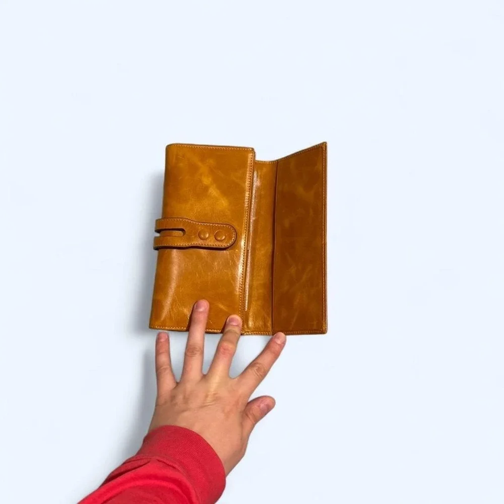Tan‎ leather wallet with a classic look